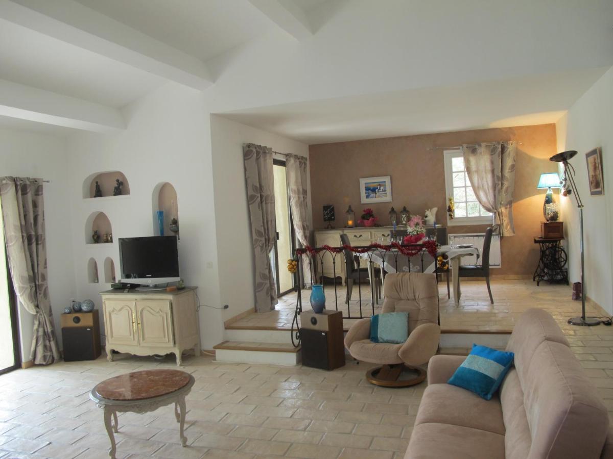 Bed and Breakfast L'Oustau de Bigatié Lambesc Exterior foto