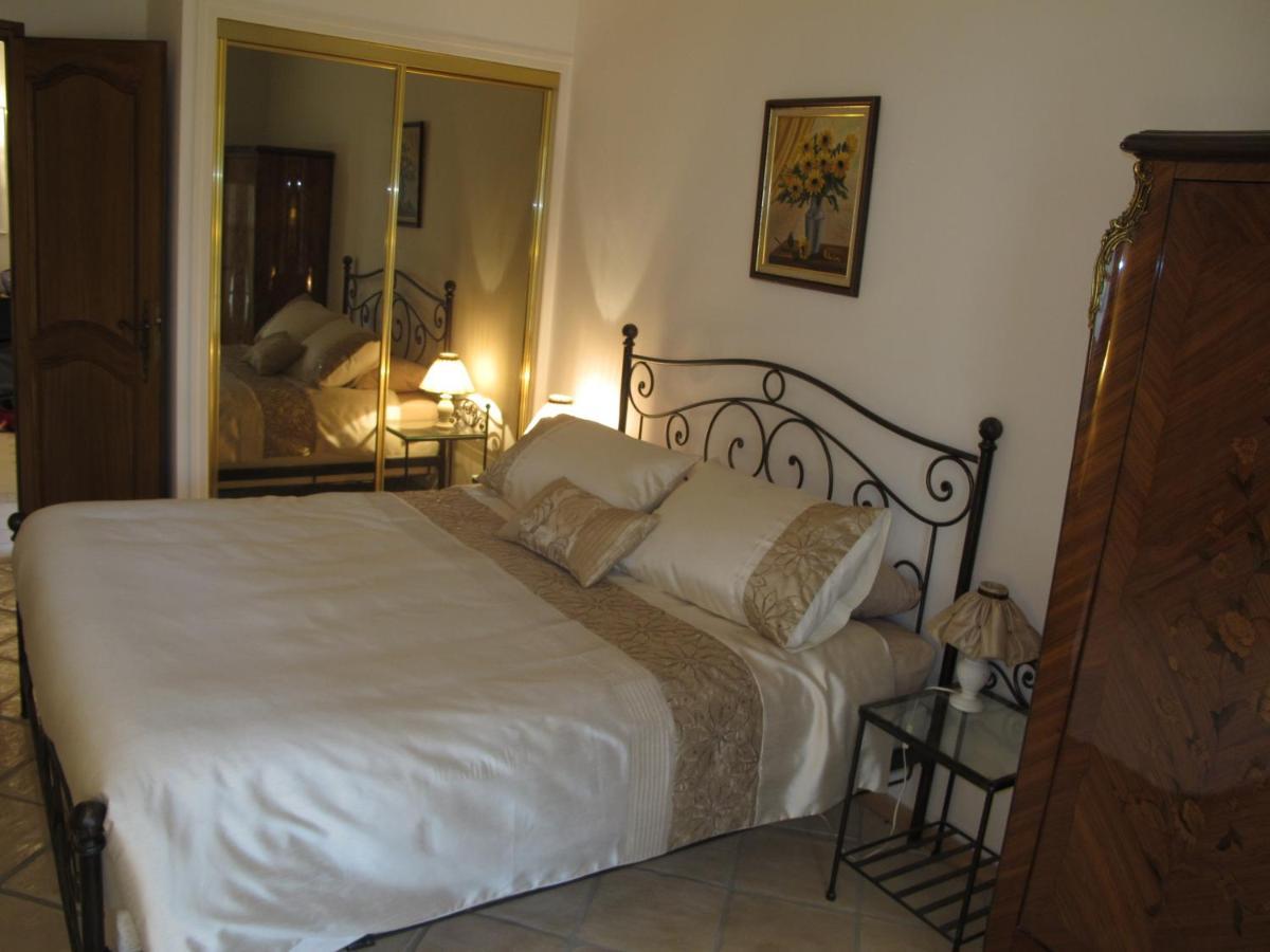 Bed and Breakfast L'Oustau de Bigatié Lambesc Exterior foto